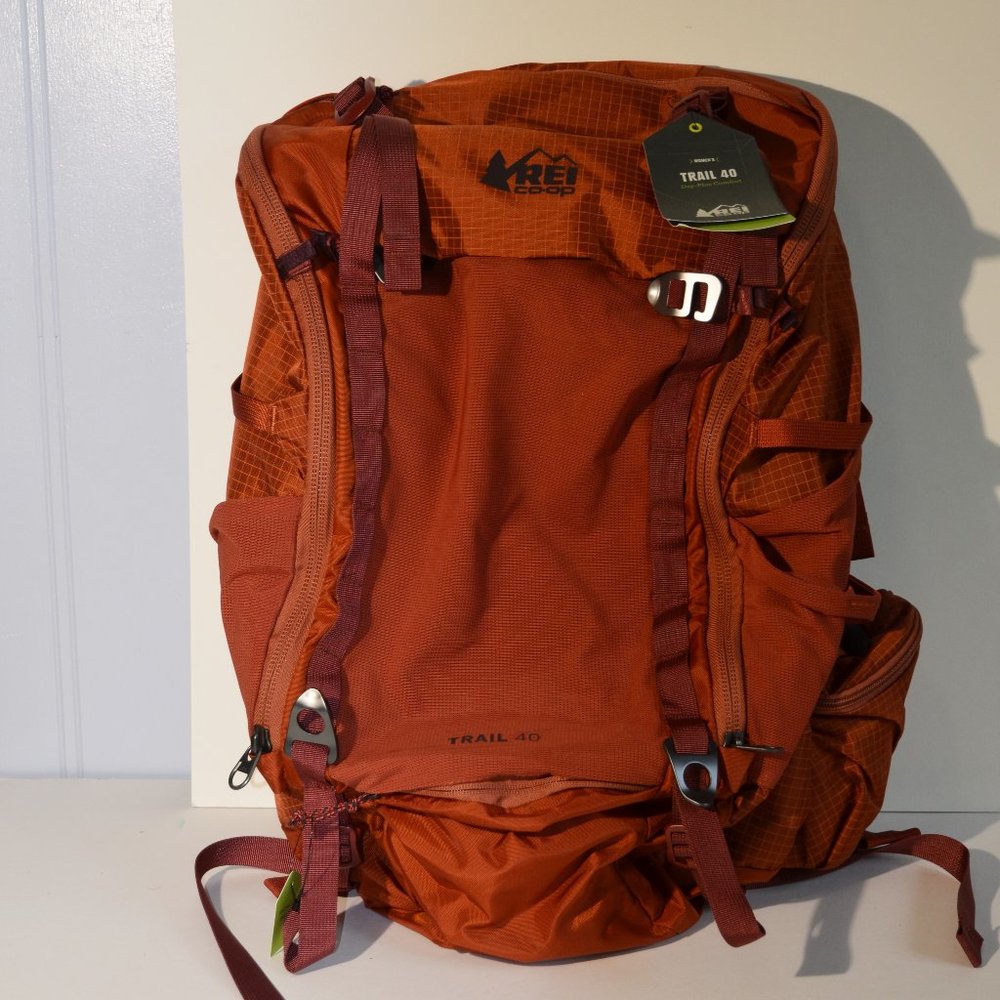 NWT REI TRAIL 40 Women's Small